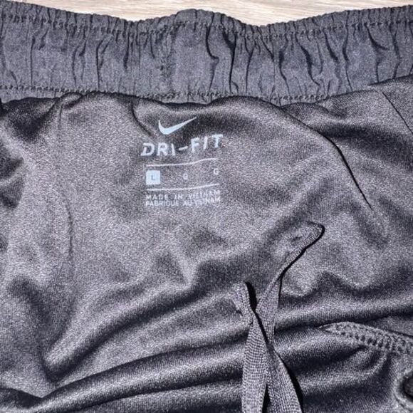 3 Nike Pro Dri Fit- Women’s Shorts Size Medium/Large - Picture 5 of 6